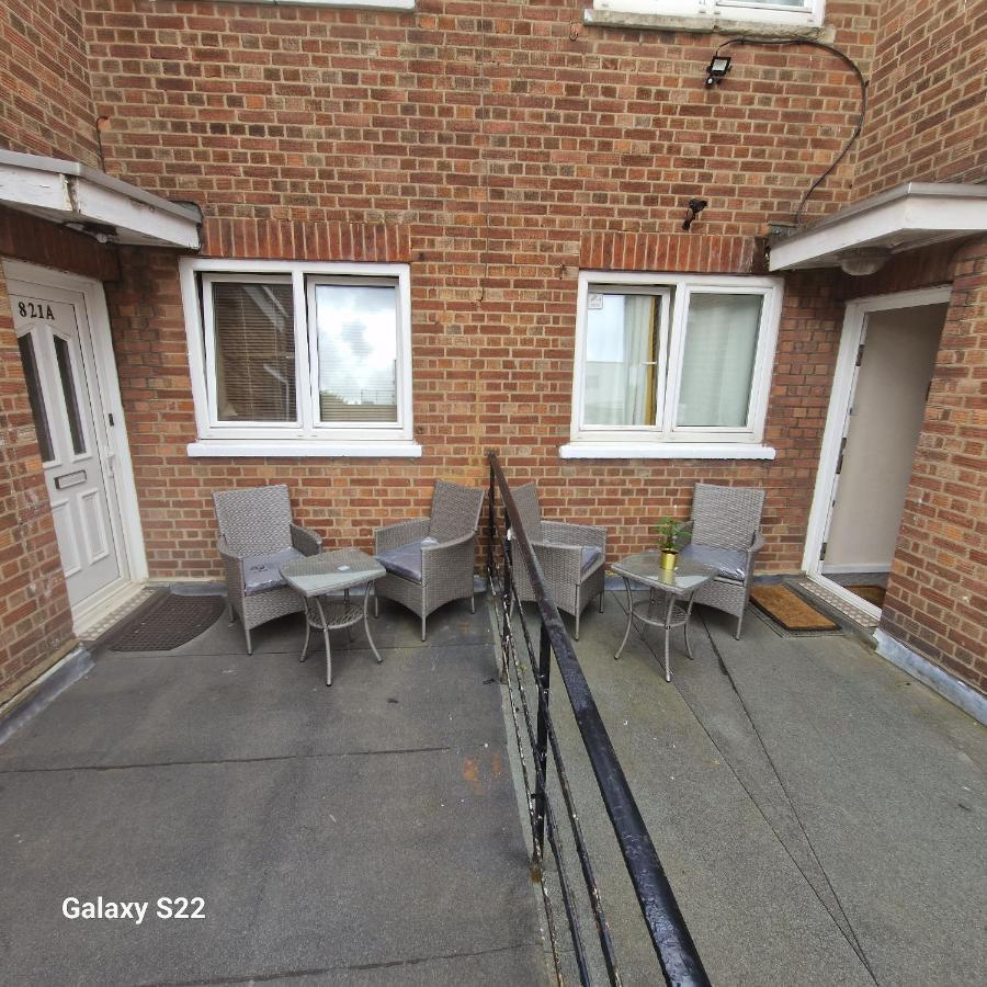 Finchley Holidays Whetstone Exterior photo